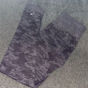 GYMSHARK PURPLE CAMO LEGGINGS